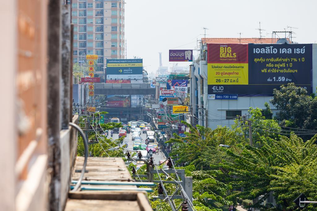 Trica Hostel Bangkok Exteriör bild